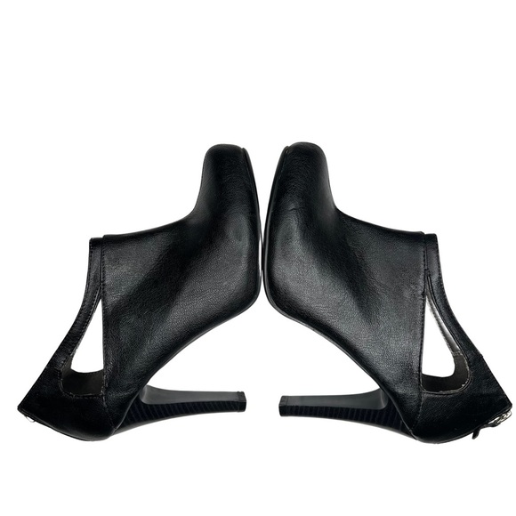 Maurices Zipper Back Cut Out Heeled Ankle Bootie Matte Black 9M - Picture 9 of 14
